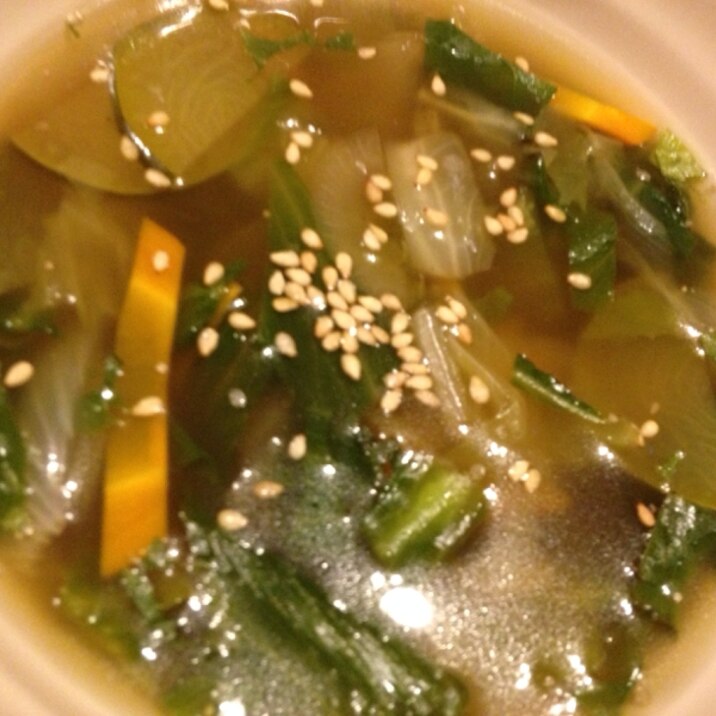 レタスとなすとにんじんの中華スープ
